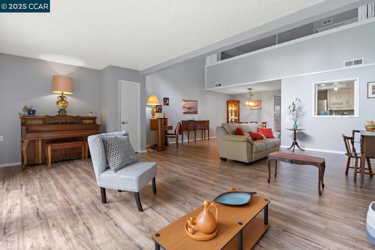 Detail Gallery Image 2 of 47 For 1244 Singingwood Ct. #1,  Walnut Creek,  CA 94595 - 2 Beds | 2 Baths