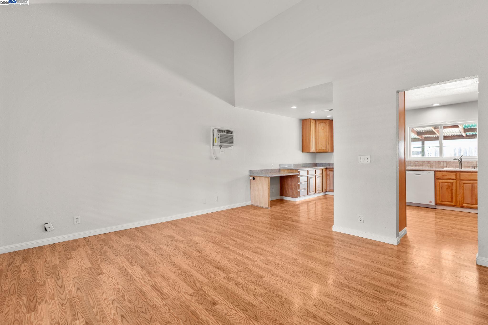 Detail Gallery Image 11 of 47 For 368 Helen Way, Livermore,  CA 94550 - 3 Beds | 2 Baths