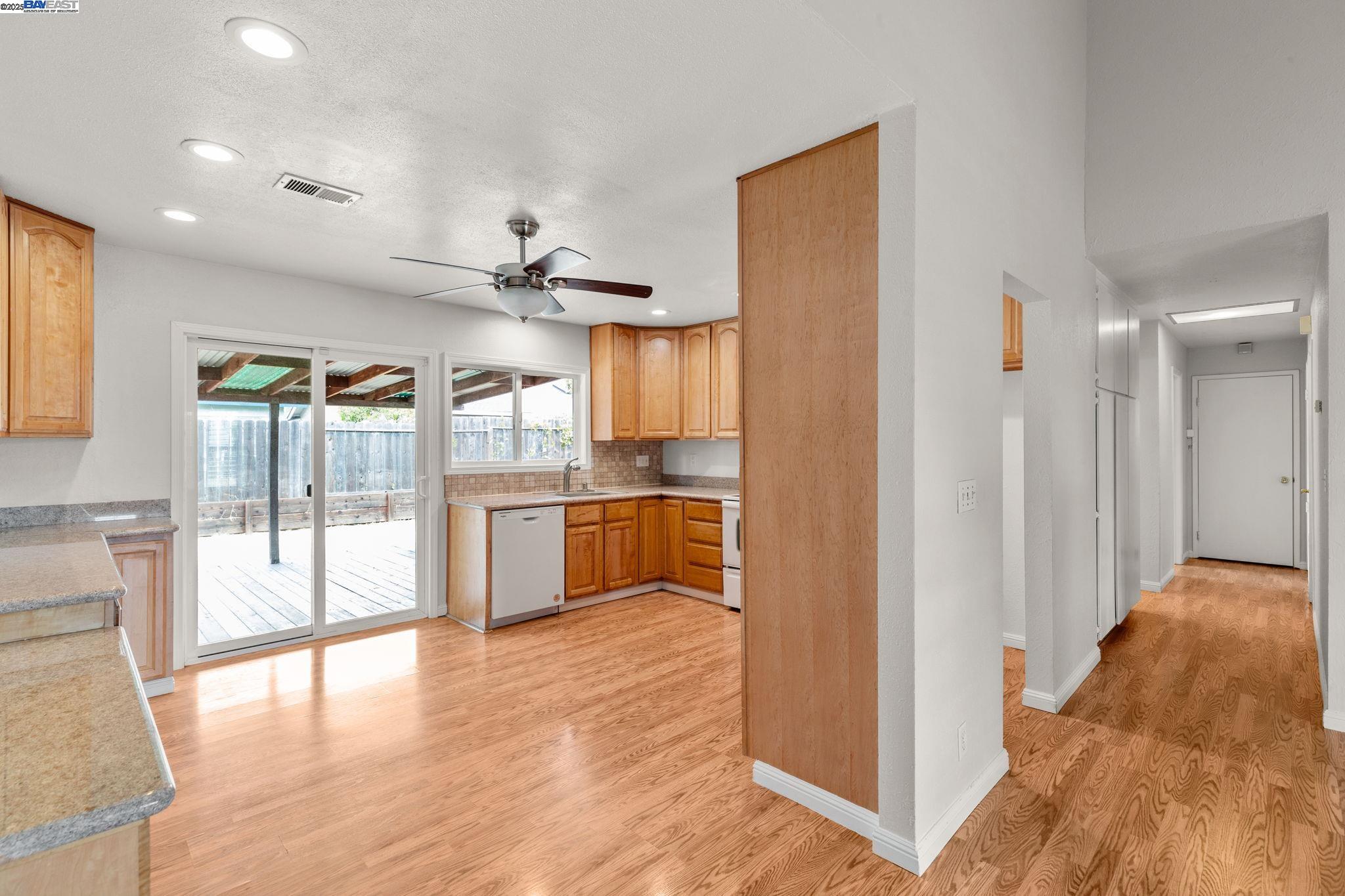 Detail Gallery Image 12 of 47 For 368 Helen Way, Livermore,  CA 94550 - 3 Beds | 2 Baths