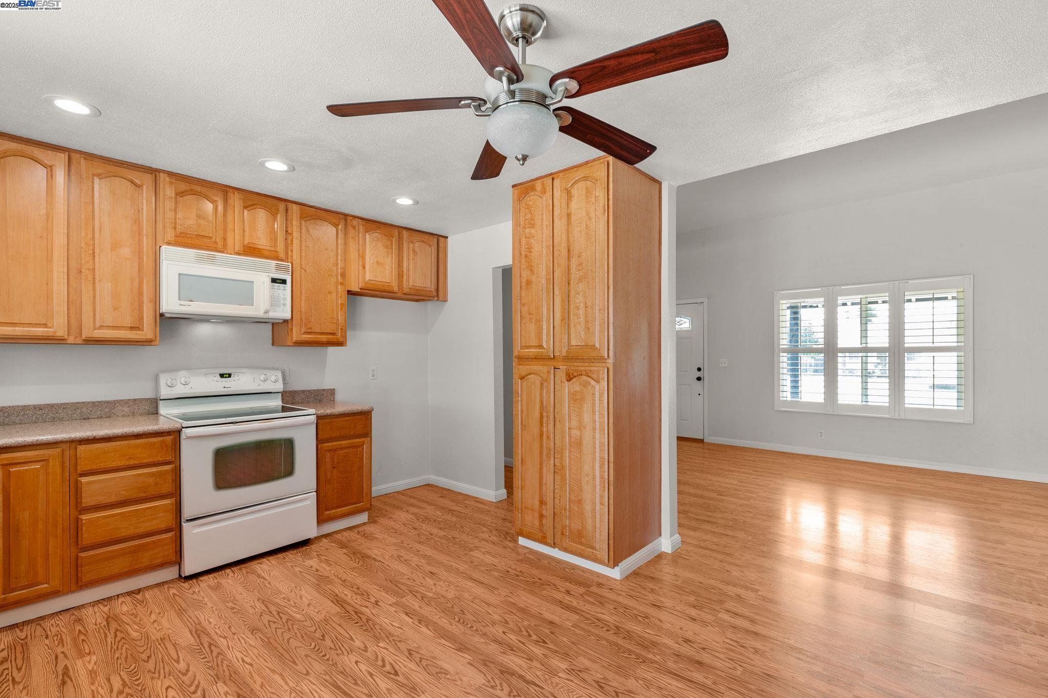 Detail Gallery Image 13 of 47 For 368 Helen Way, Livermore,  CA 94550 - 3 Beds | 2 Baths