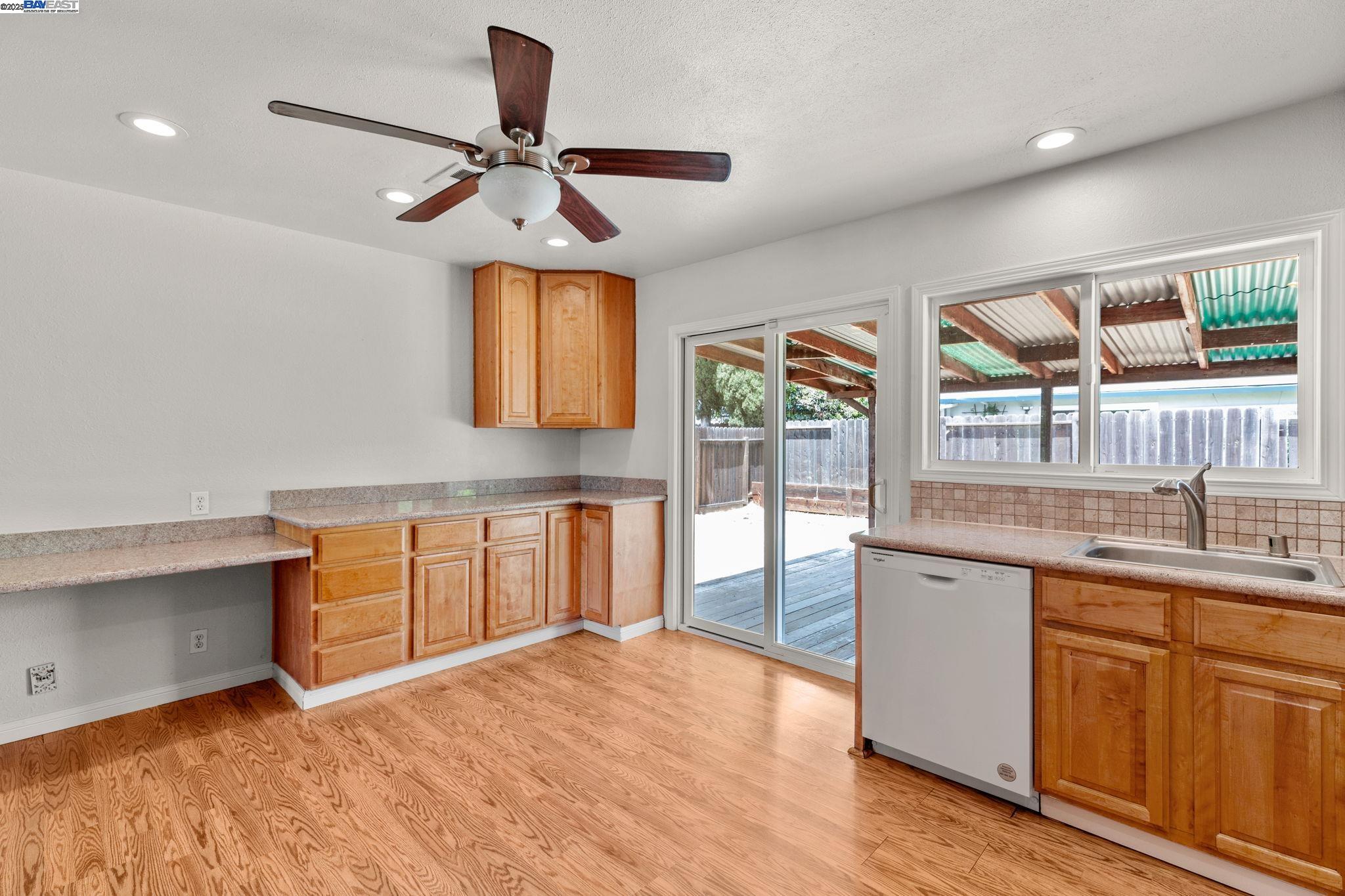 Detail Gallery Image 17 of 47 For 368 Helen Way, Livermore,  CA 94550 - 3 Beds | 2 Baths
