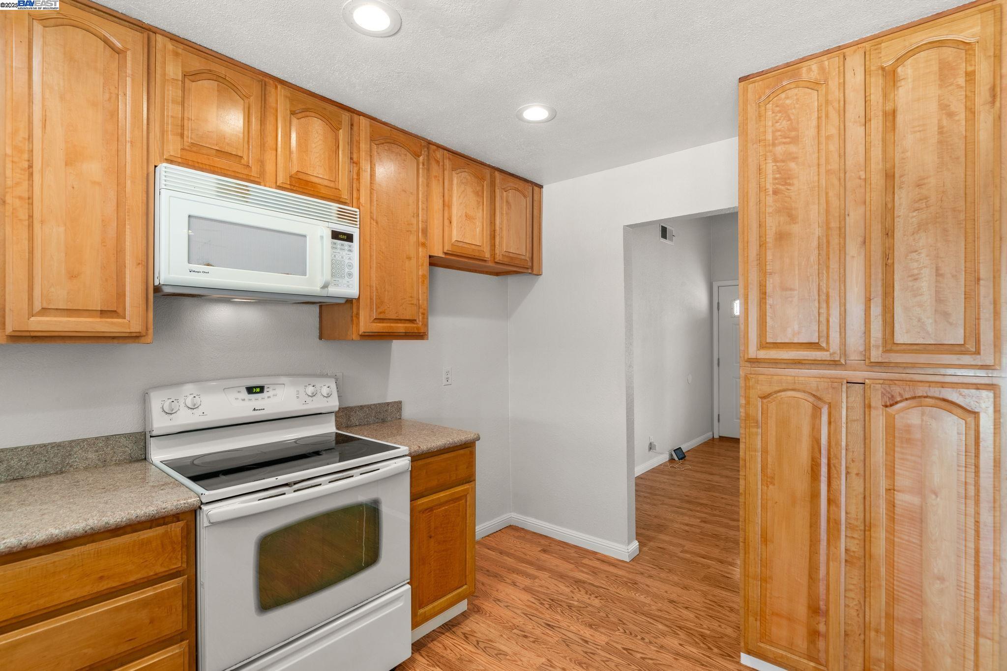 Detail Gallery Image 18 of 47 For 368 Helen Way, Livermore,  CA 94550 - 3 Beds | 2 Baths