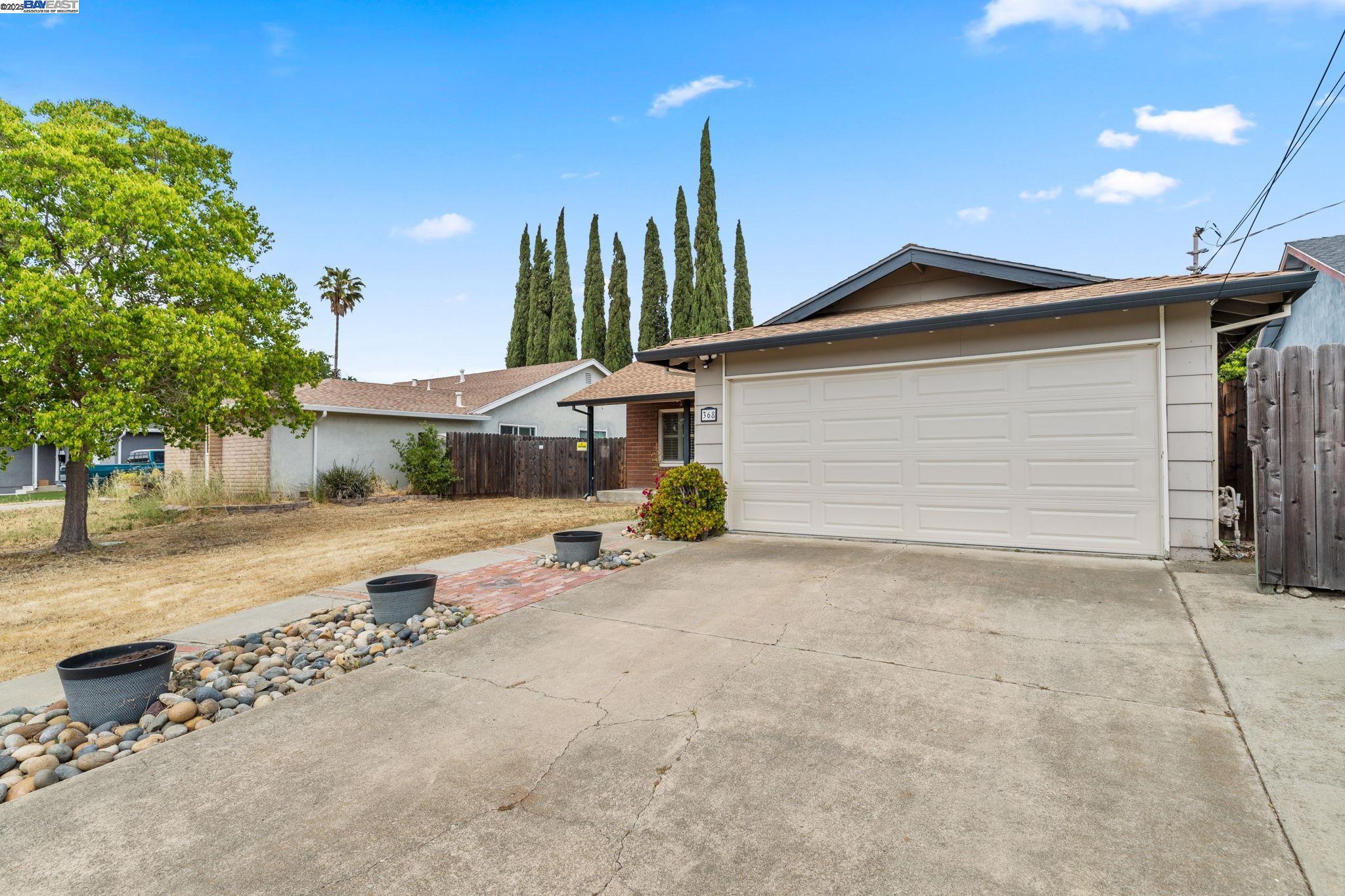 Detail Gallery Image 3 of 47 For 368 Helen Way, Livermore,  CA 94550 - 3 Beds | 2 Baths