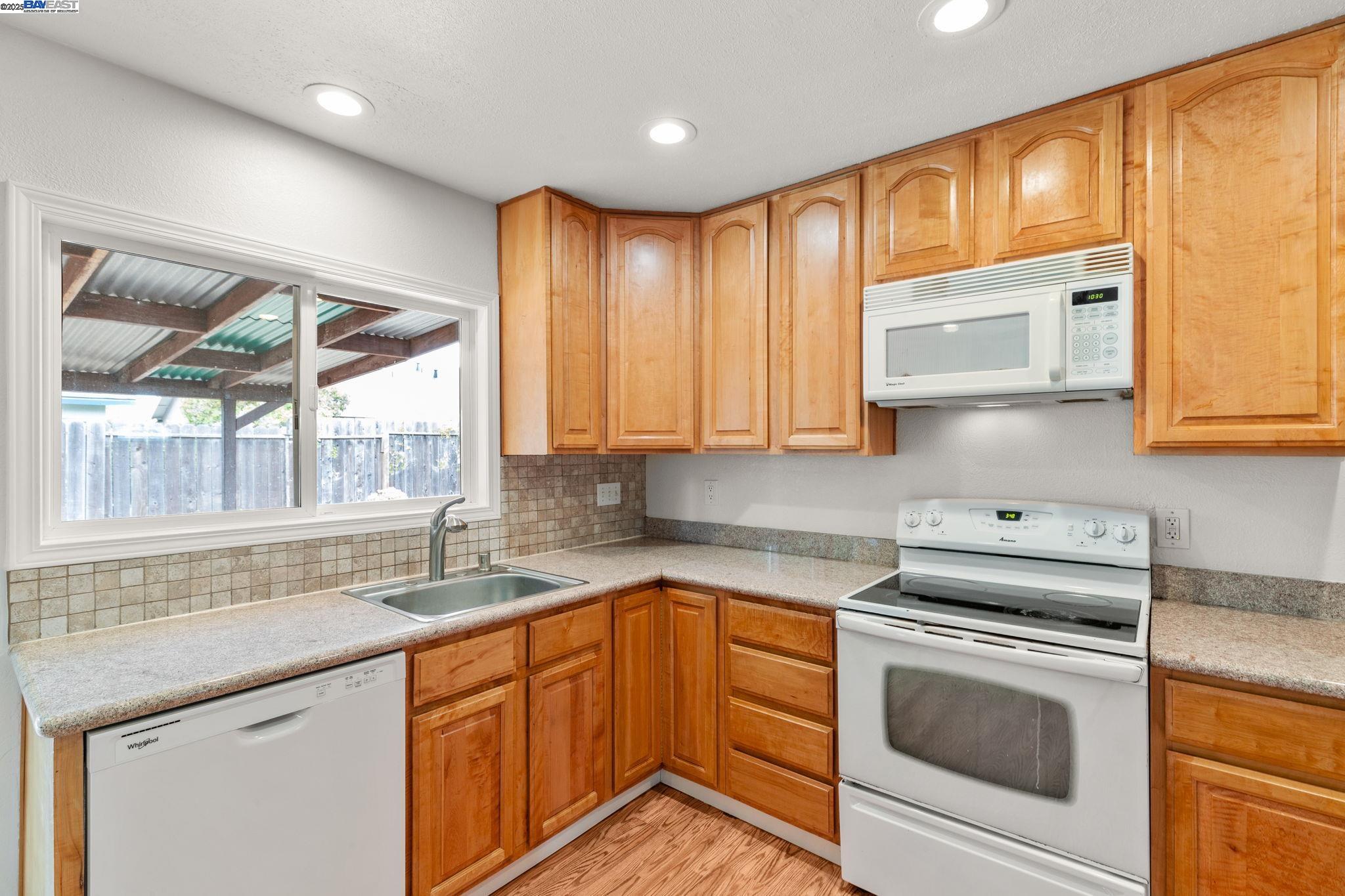 Detail Gallery Image 23 of 47 For 368 Helen Way, Livermore,  CA 94550 - 3 Beds | 2 Baths