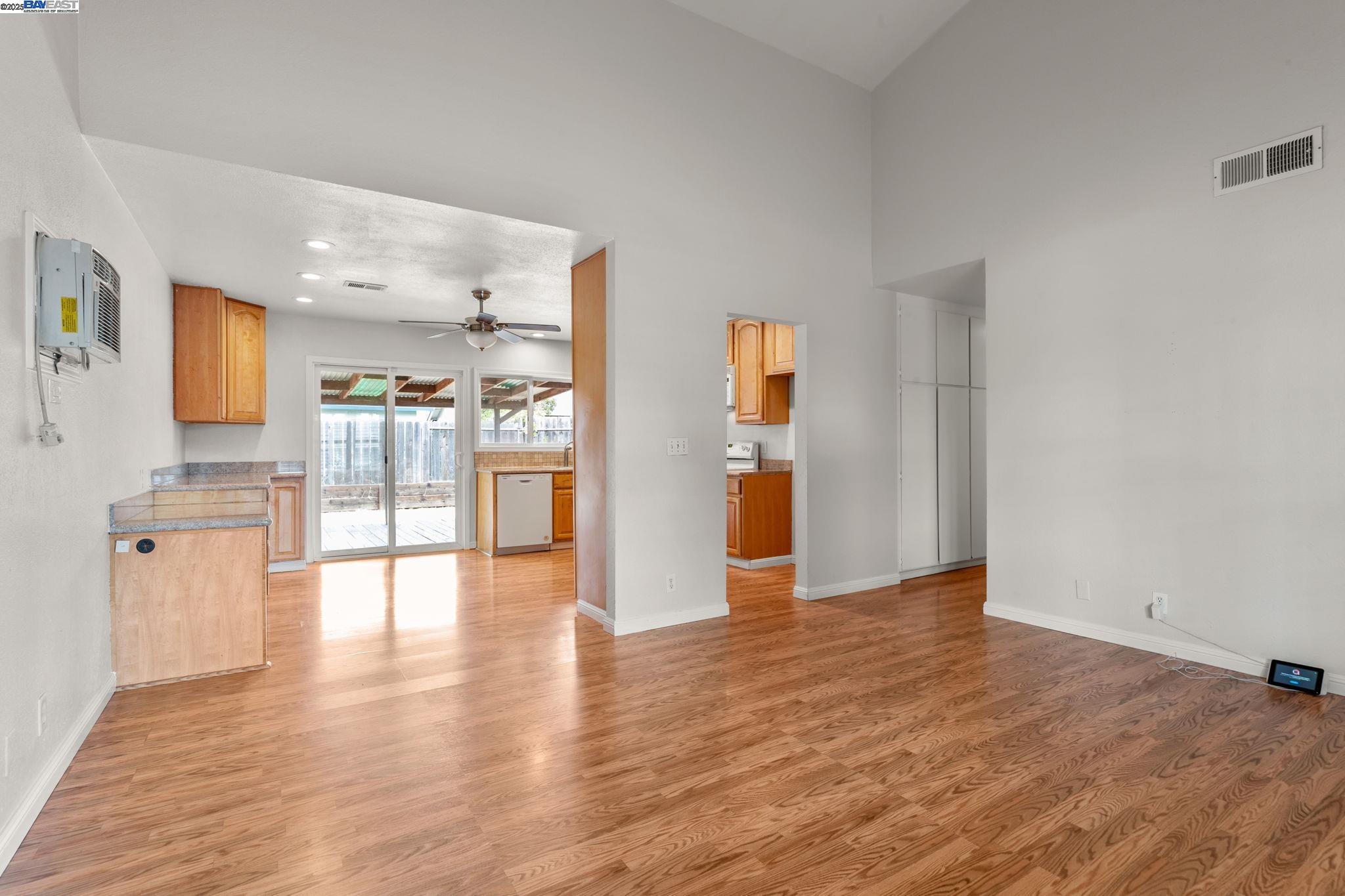Detail Gallery Image 7 of 47 For 368 Helen Way, Livermore,  CA 94550 - 3 Beds | 2 Baths