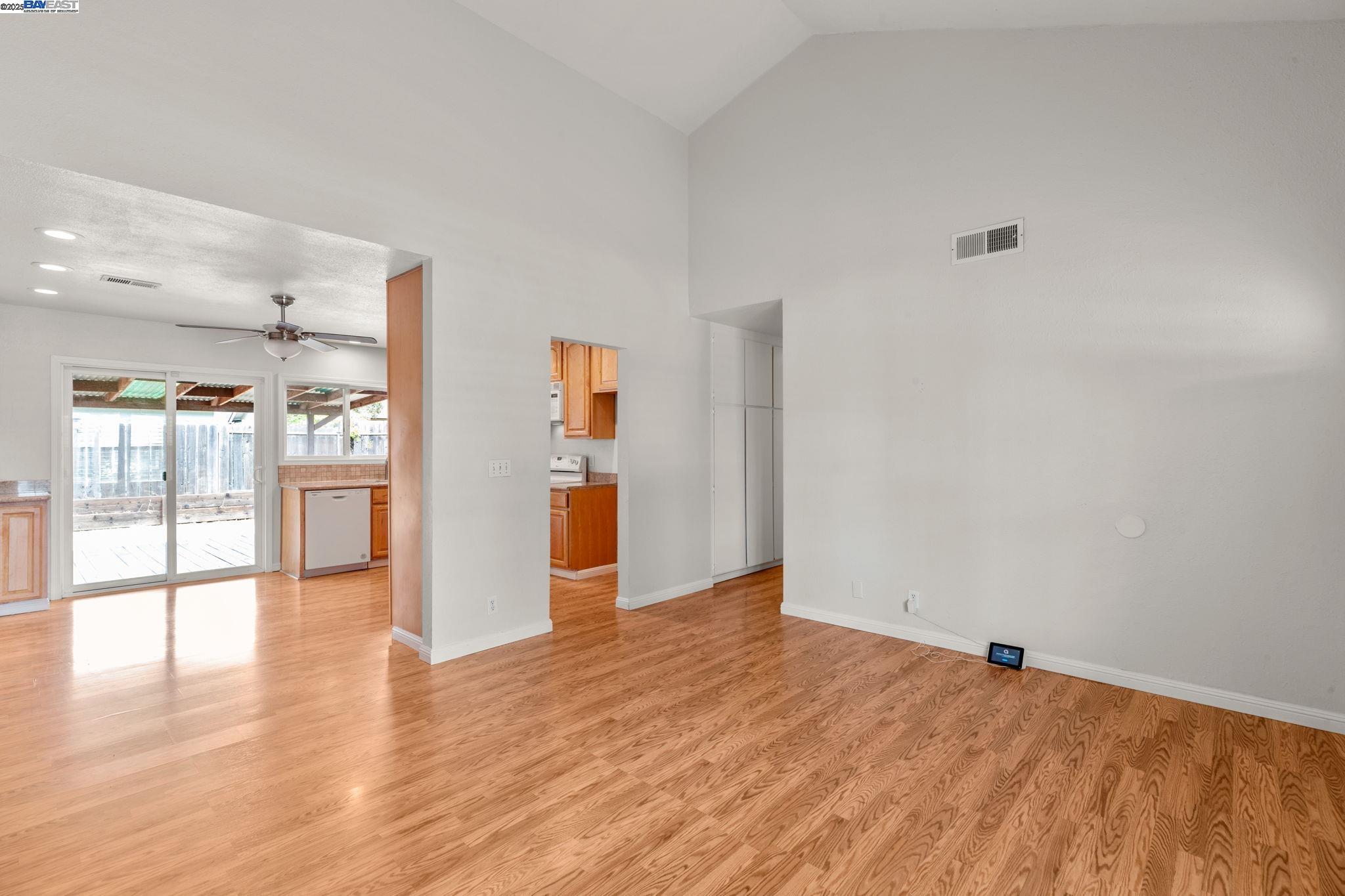 Detail Gallery Image 8 of 47 For 368 Helen Way, Livermore,  CA 94550 - 3 Beds | 2 Baths