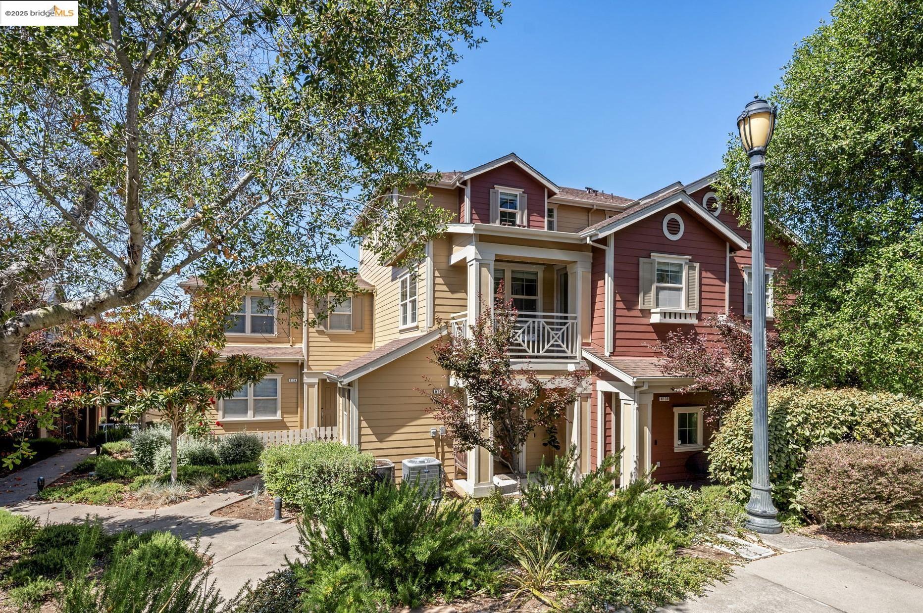 Detail Gallery Image 1 of 60 For 6132 Old Quarry Loop, Oakland,  CA 94605 - 2 Beds | 2 Baths