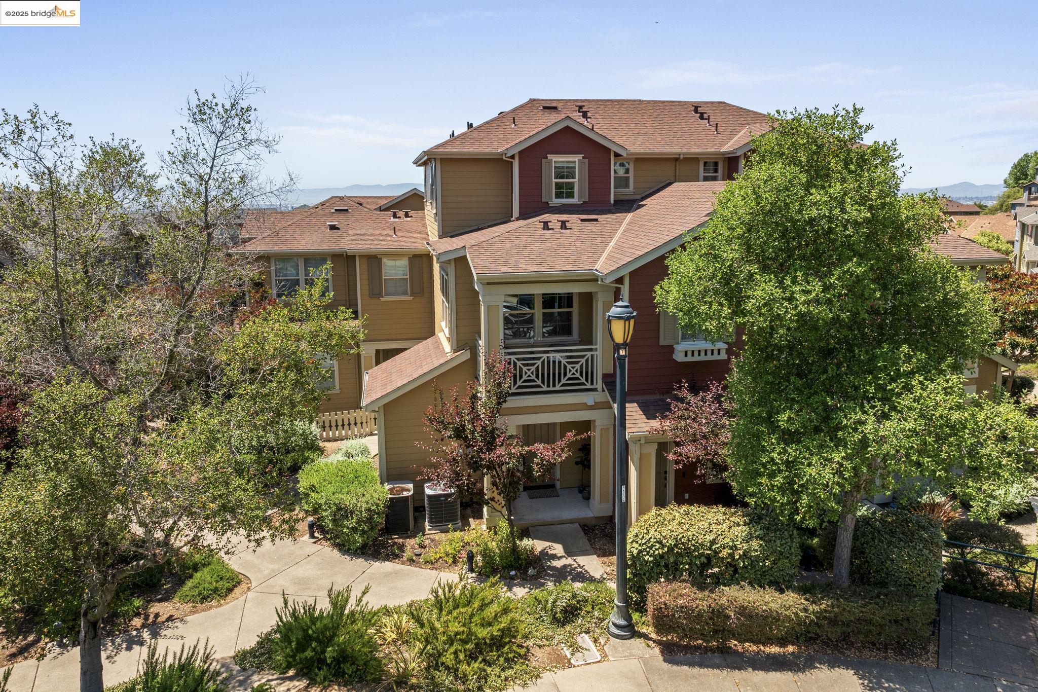 Detail Gallery Image 2 of 60 For 6132 Old Quarry Loop, Oakland,  CA 94605 - 2 Beds | 2 Baths