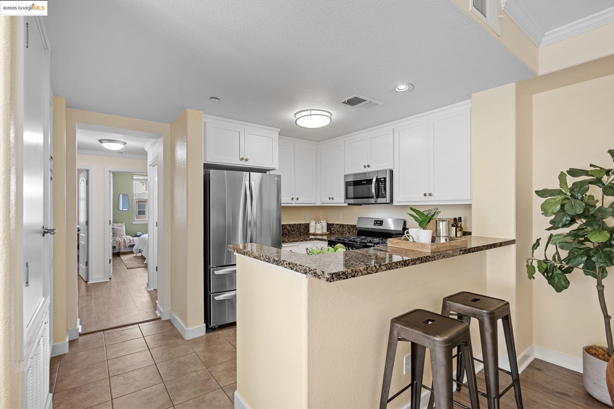 Detail Gallery Image 14 of 60 For 6132 Old Quarry Loop, Oakland,  CA 94605 - 2 Beds | 2 Baths