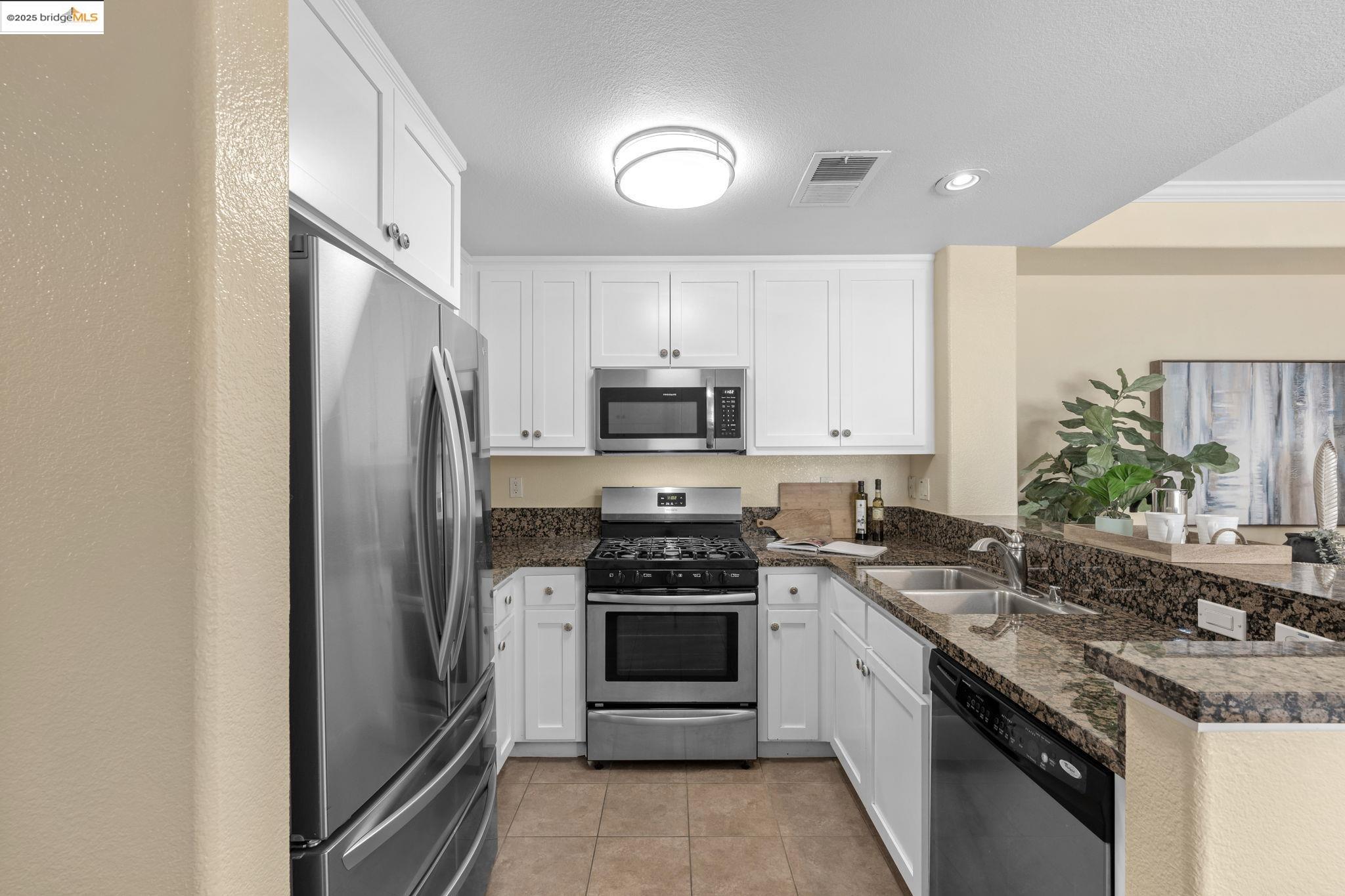 Detail Gallery Image 15 of 60 For 6132 Old Quarry Loop, Oakland,  CA 94605 - 2 Beds | 2 Baths