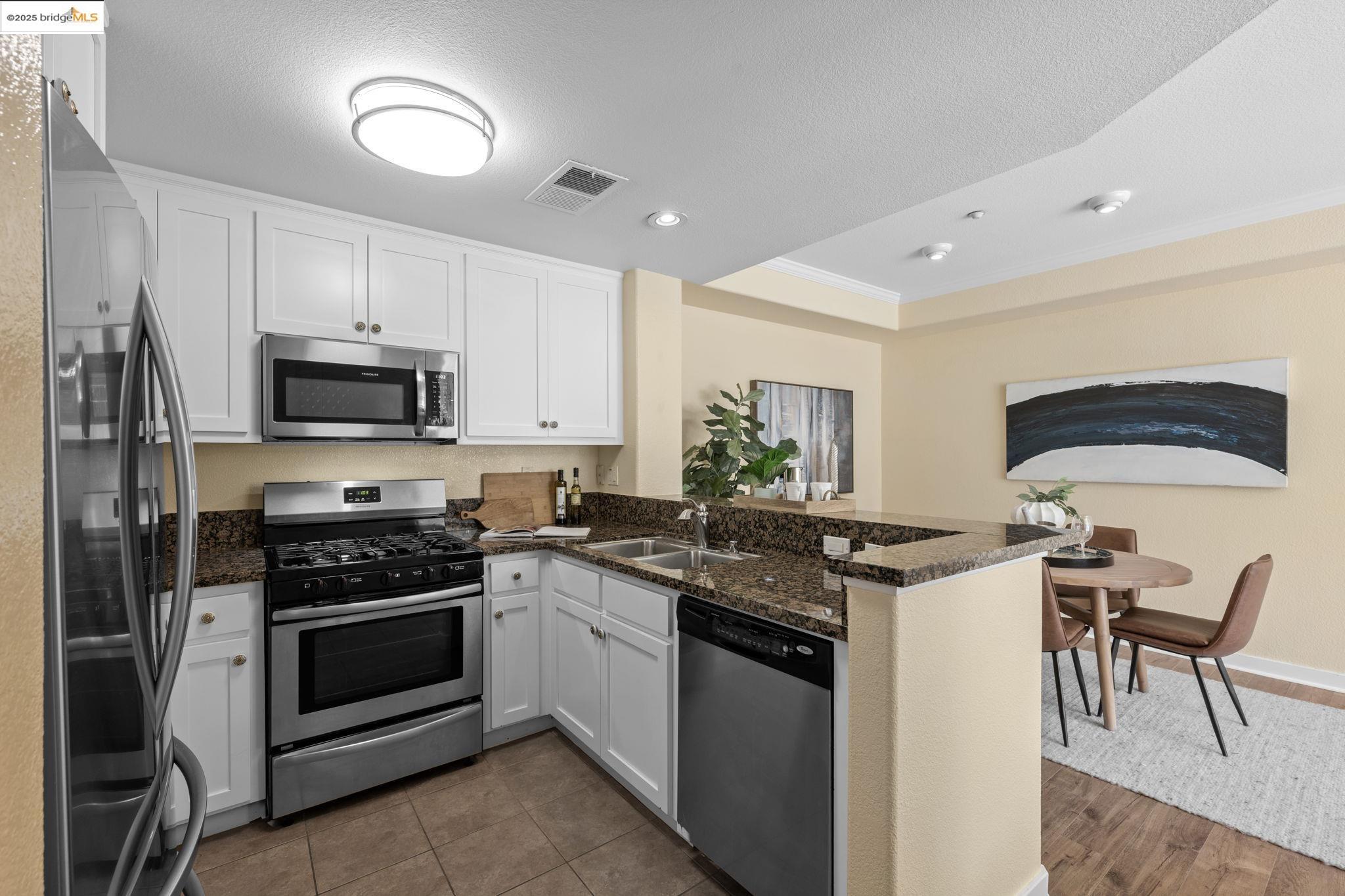 Detail Gallery Image 16 of 60 For 6132 Old Quarry Loop, Oakland,  CA 94605 - 2 Beds | 2 Baths