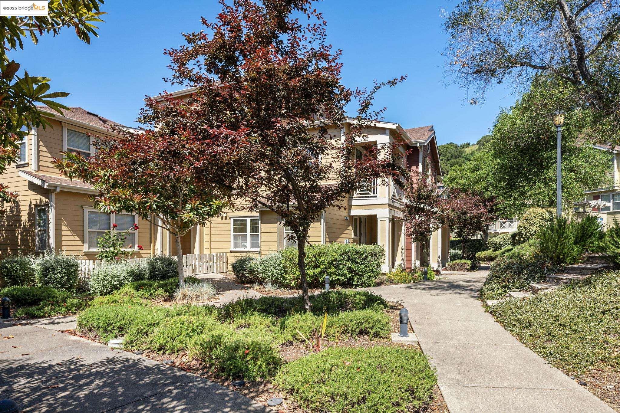 Detail Gallery Image 4 of 60 For 6132 Old Quarry Loop, Oakland,  CA 94605 - 2 Beds | 2 Baths