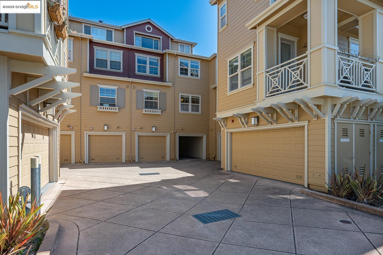Detail Gallery Image 39 of 60 For 6132 Old Quarry Loop, Oakland,  CA 94605 - 2 Beds | 2 Baths