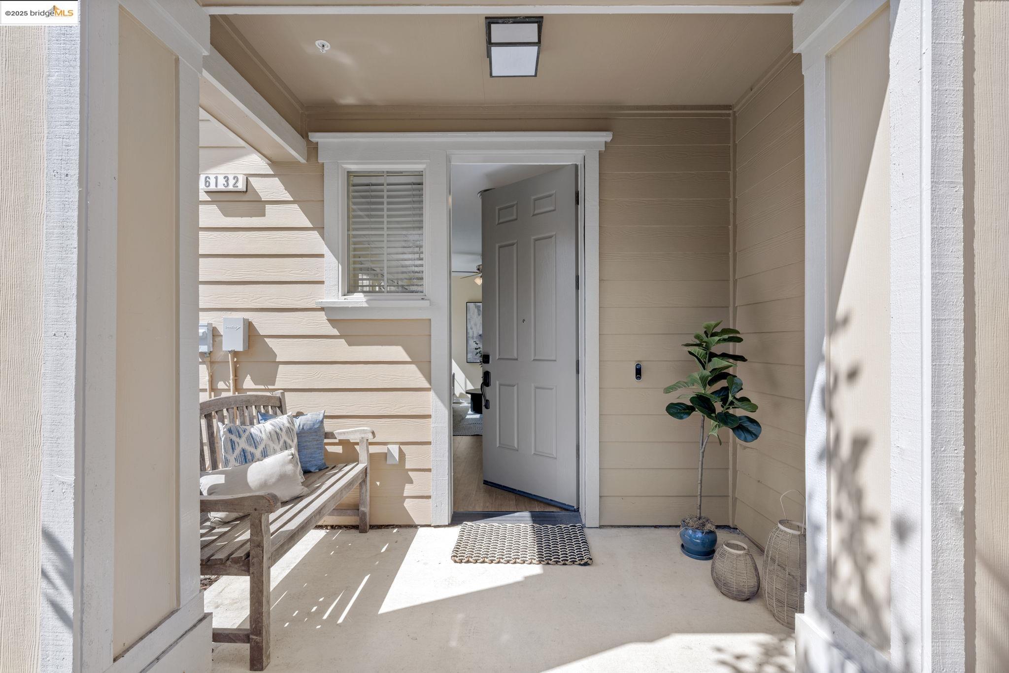 Detail Gallery Image 6 of 60 For 6132 Old Quarry Loop, Oakland,  CA 94605 - 2 Beds | 2 Baths