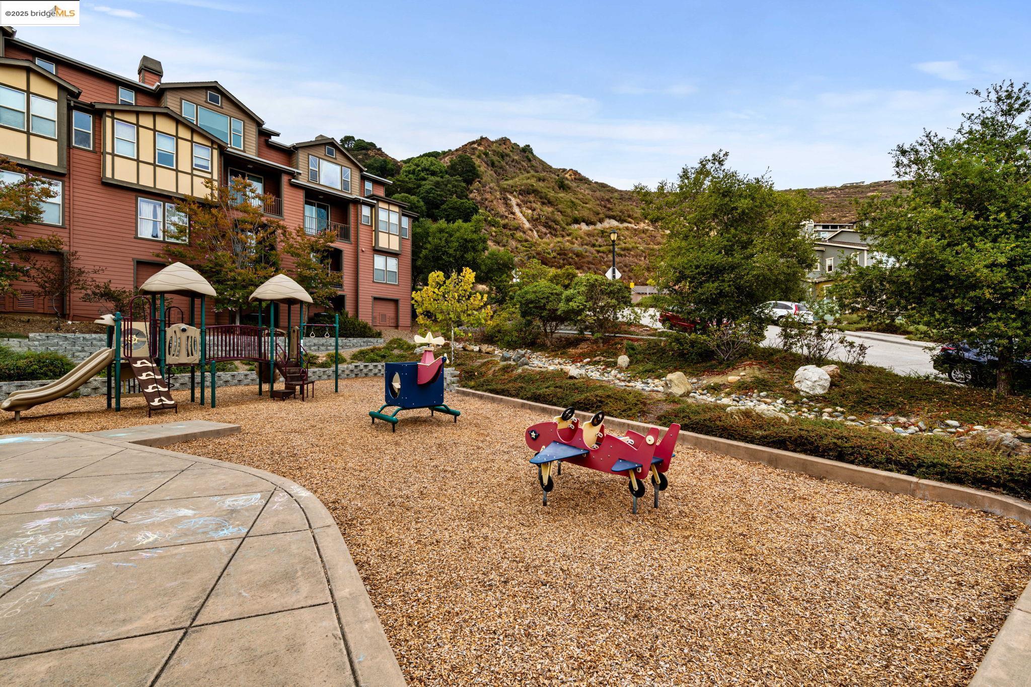 Detail Gallery Image 58 of 60 For 6132 Old Quarry Loop, Oakland,  CA 94605 - 2 Beds | 2 Baths