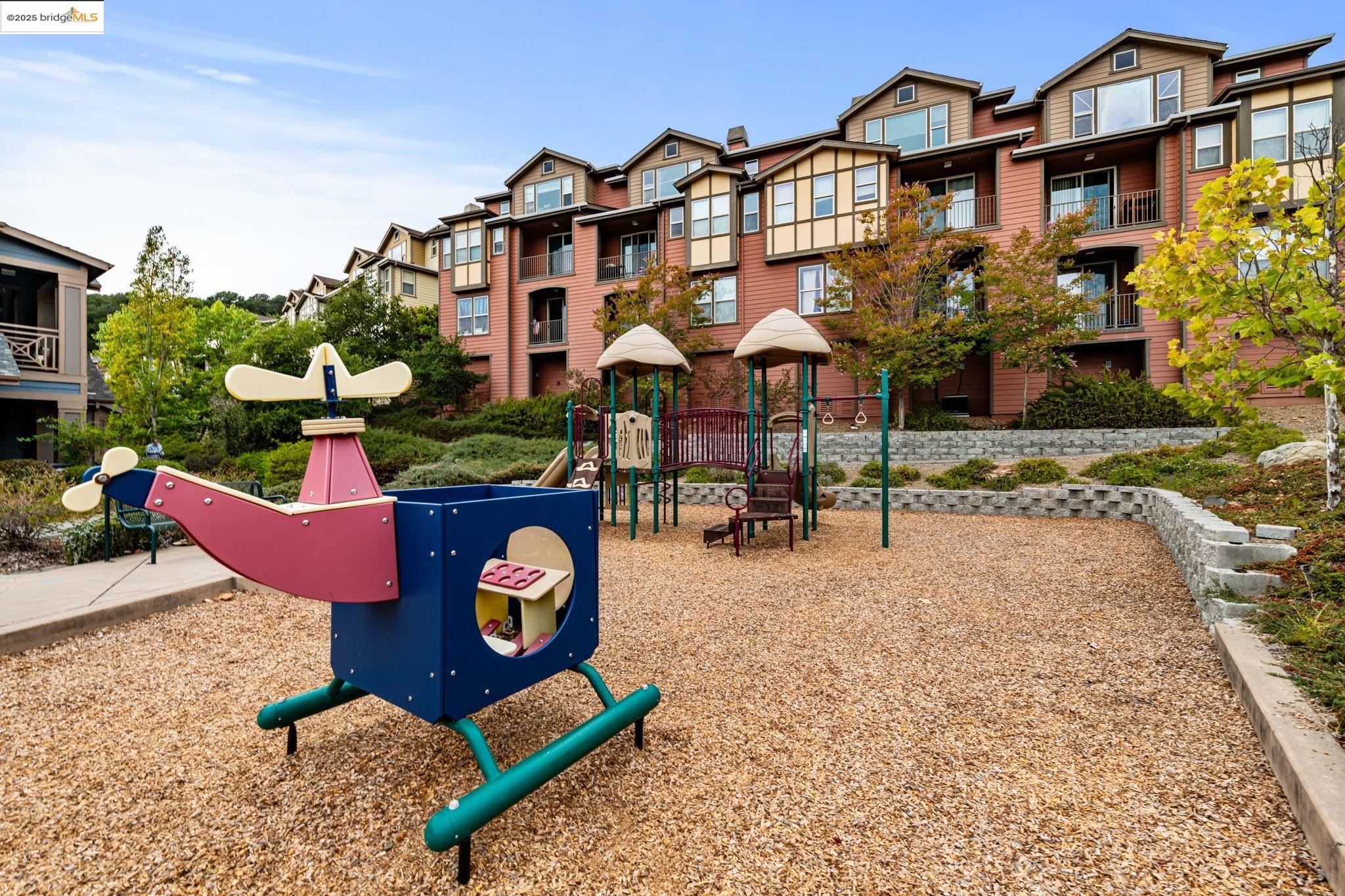 Detail Gallery Image 59 of 60 For 6132 Old Quarry Loop, Oakland,  CA 94605 - 2 Beds | 2 Baths