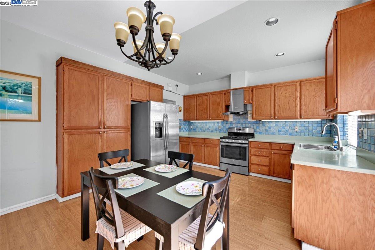 Detail Gallery Image 12 of 47 For 16230 Calypso Ct, San Leandro,  CA 94578 - 3 Beds | 2/1 Baths
