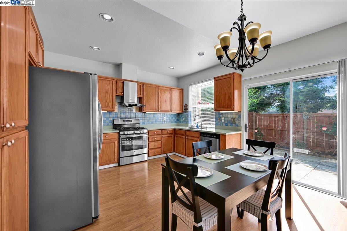 Detail Gallery Image 13 of 47 For 16230 Calypso Ct, San Leandro,  CA 94578 - 3 Beds | 2/1 Baths
