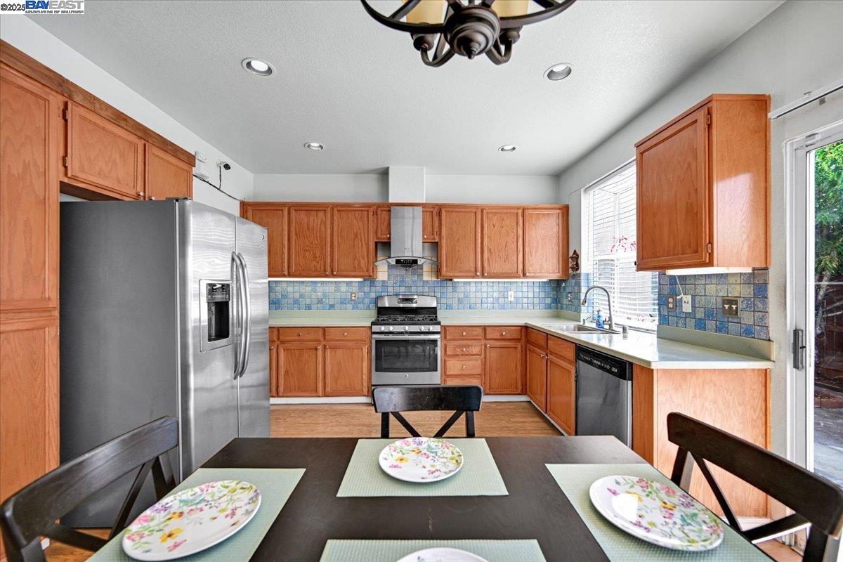 Detail Gallery Image 14 of 47 For 16230 Calypso Ct, San Leandro,  CA 94578 - 3 Beds | 2/1 Baths