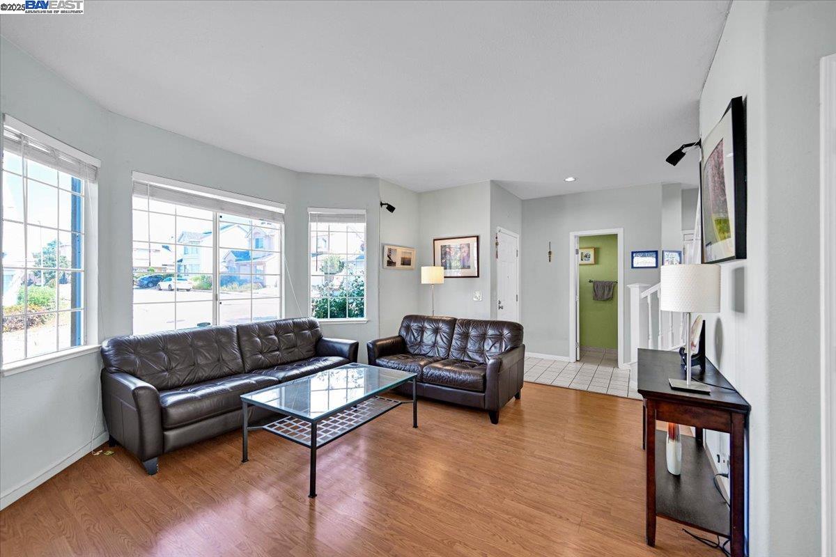 Detail Gallery Image 4 of 47 For 16230 Calypso Ct, San Leandro,  CA 94578 - 3 Beds | 2/1 Baths