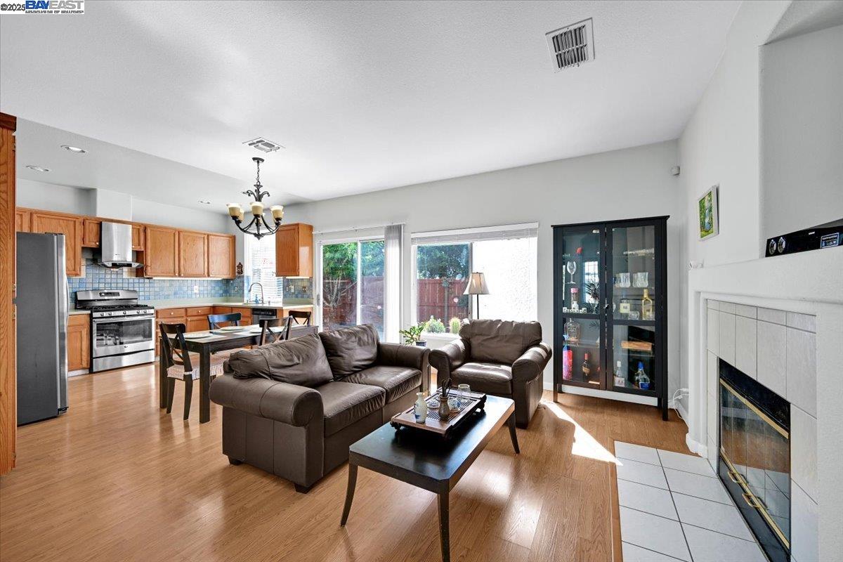 Detail Gallery Image 6 of 47 For 16230 Calypso Ct, San Leandro,  CA 94578 - 3 Beds | 2/1 Baths
