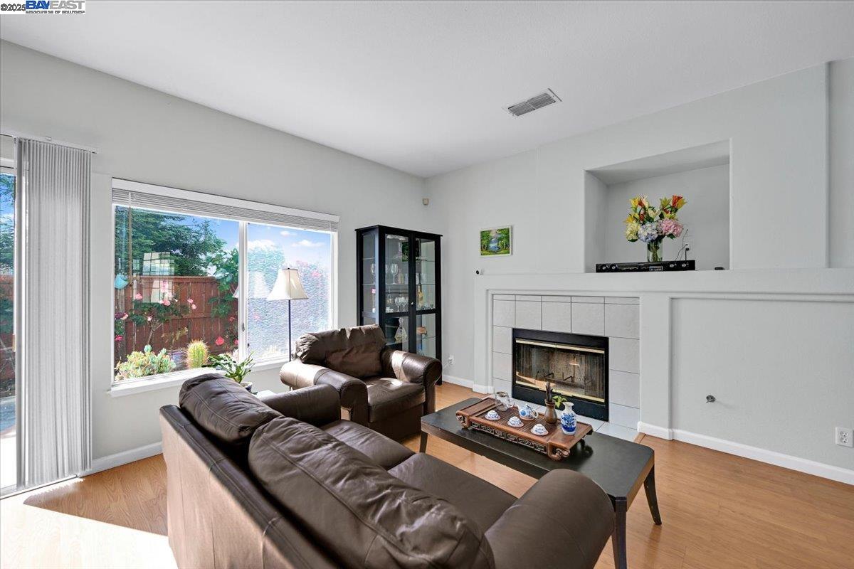 Detail Gallery Image 7 of 47 For 16230 Calypso Ct, San Leandro,  CA 94578 - 3 Beds | 2/1 Baths