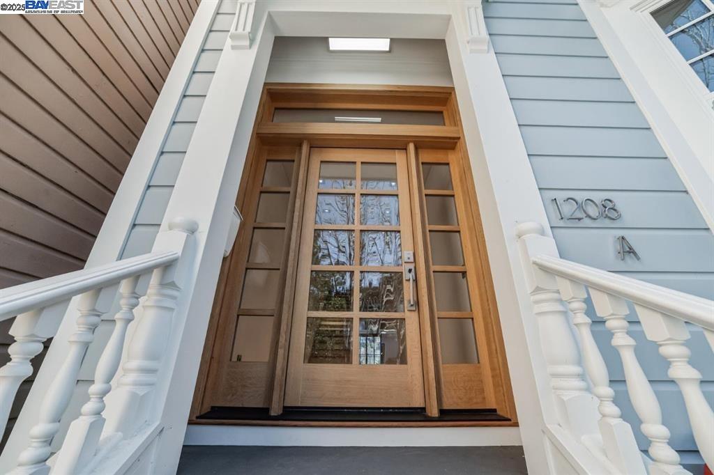 Detail Gallery Image 2 of 41 For 1208 Stanyan St, San Francisco,  CA 94117 - – Beds | – Baths