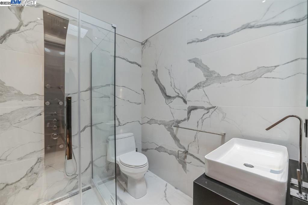 Detail Gallery Image 11 of 41 For 1208 Stanyan St, San Francisco,  CA 94117 - – Beds | – Baths