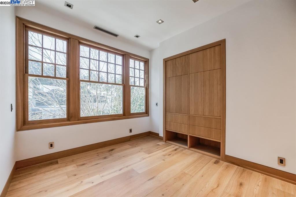 Detail Gallery Image 12 of 41 For 1208 Stanyan St, San Francisco,  CA 94117 - – Beds | – Baths