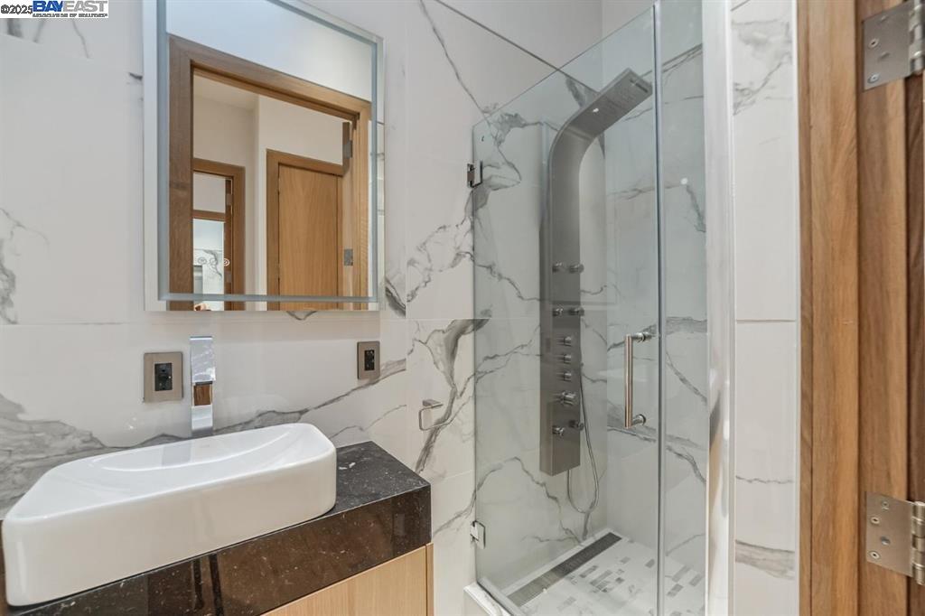 Detail Gallery Image 16 of 41 For 1208 Stanyan St, San Francisco,  CA 94117 - – Beds | – Baths