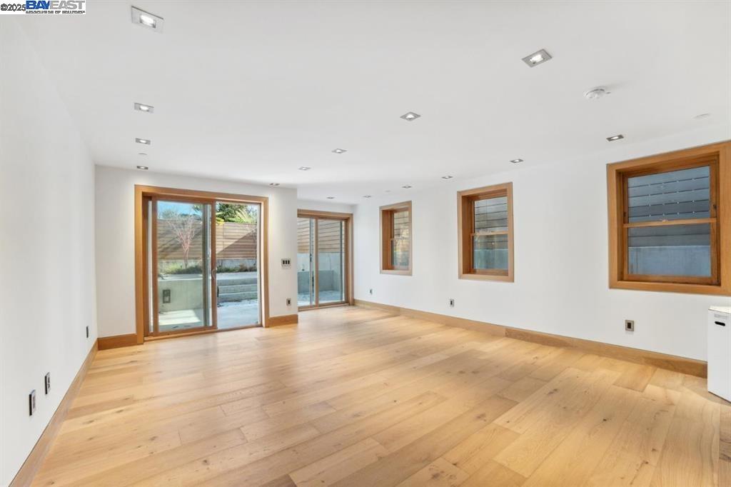 Detail Gallery Image 20 of 41 For 1208 Stanyan St, San Francisco,  CA 94117 - – Beds | – Baths