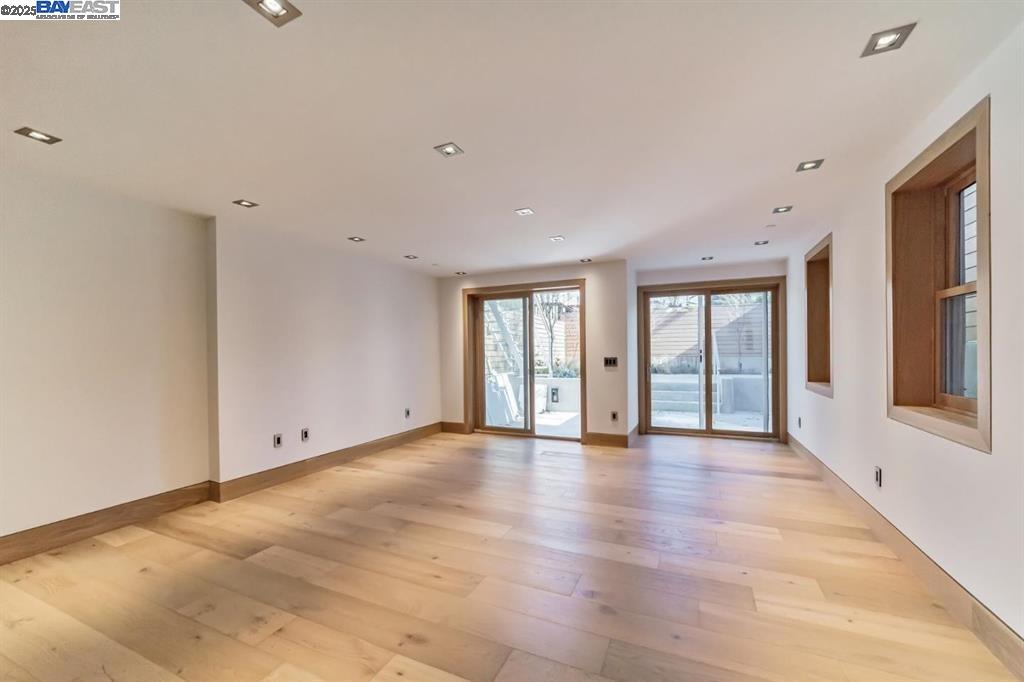 Detail Gallery Image 21 of 41 For 1208 Stanyan St, San Francisco,  CA 94117 - – Beds | – Baths