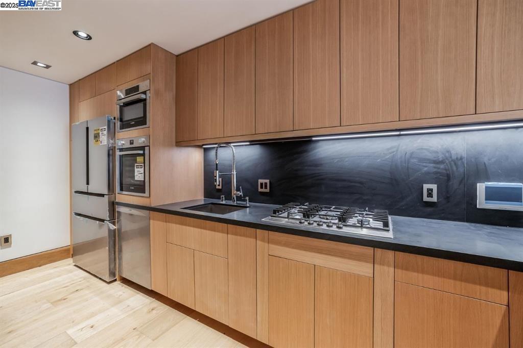 Detail Gallery Image 22 of 41 For 1208 Stanyan St, San Francisco,  CA 94117 - – Beds | – Baths