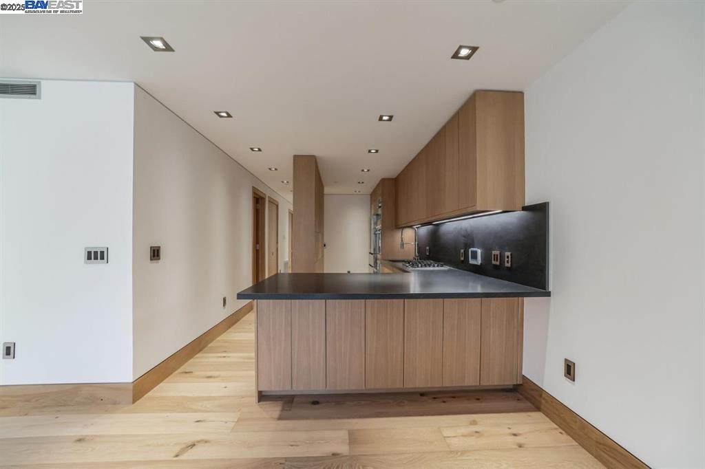 Detail Gallery Image 23 of 41 For 1208 Stanyan St, San Francisco,  CA 94117 - – Beds | – Baths