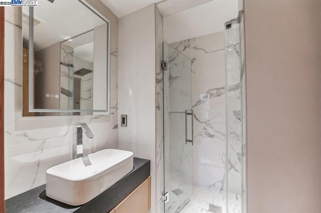 Detail Gallery Image 24 of 41 For 1208 Stanyan St, San Francisco,  CA 94117 - – Beds | – Baths