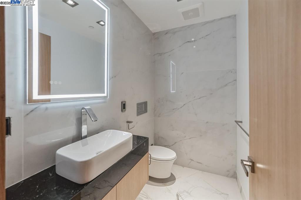 Detail Gallery Image 26 of 41 For 1208 Stanyan St, San Francisco,  CA 94117 - – Beds | – Baths