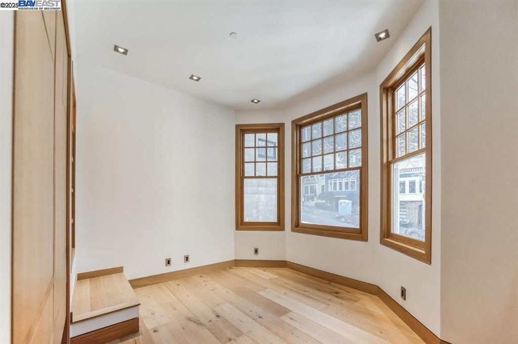 Detail Gallery Image 27 of 41 For 1208 Stanyan St, San Francisco,  CA 94117 - – Beds | – Baths