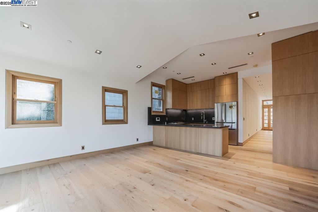 Detail Gallery Image 4 of 41 For 1208 Stanyan St, San Francisco,  CA 94117 - – Beds | – Baths