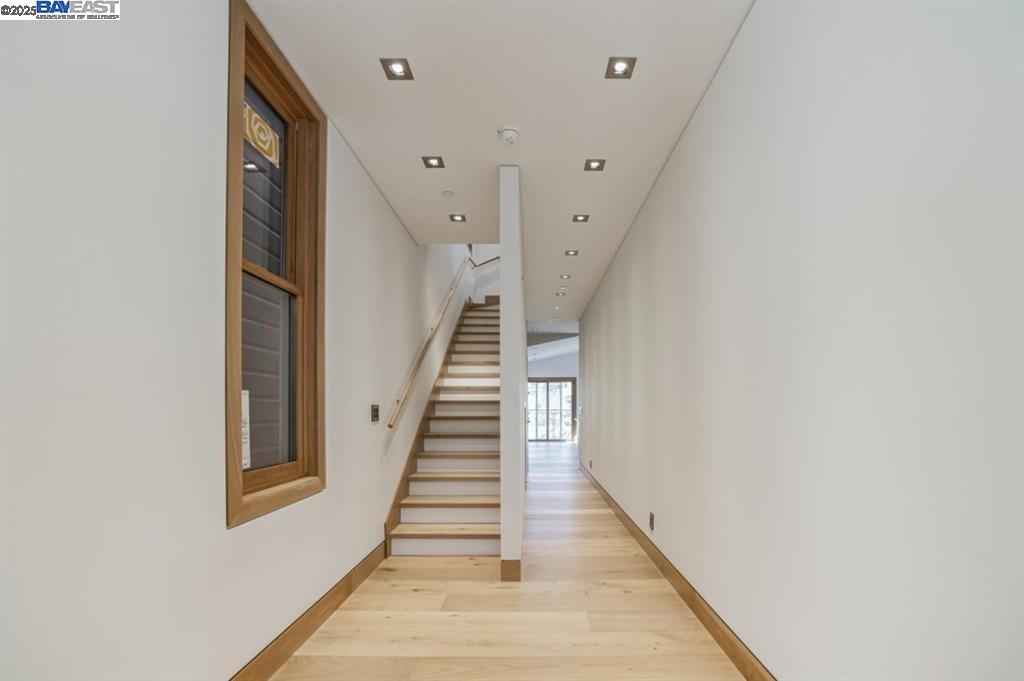 Detail Gallery Image 6 of 41 For 1208 Stanyan St, San Francisco,  CA 94117 - – Beds | – Baths