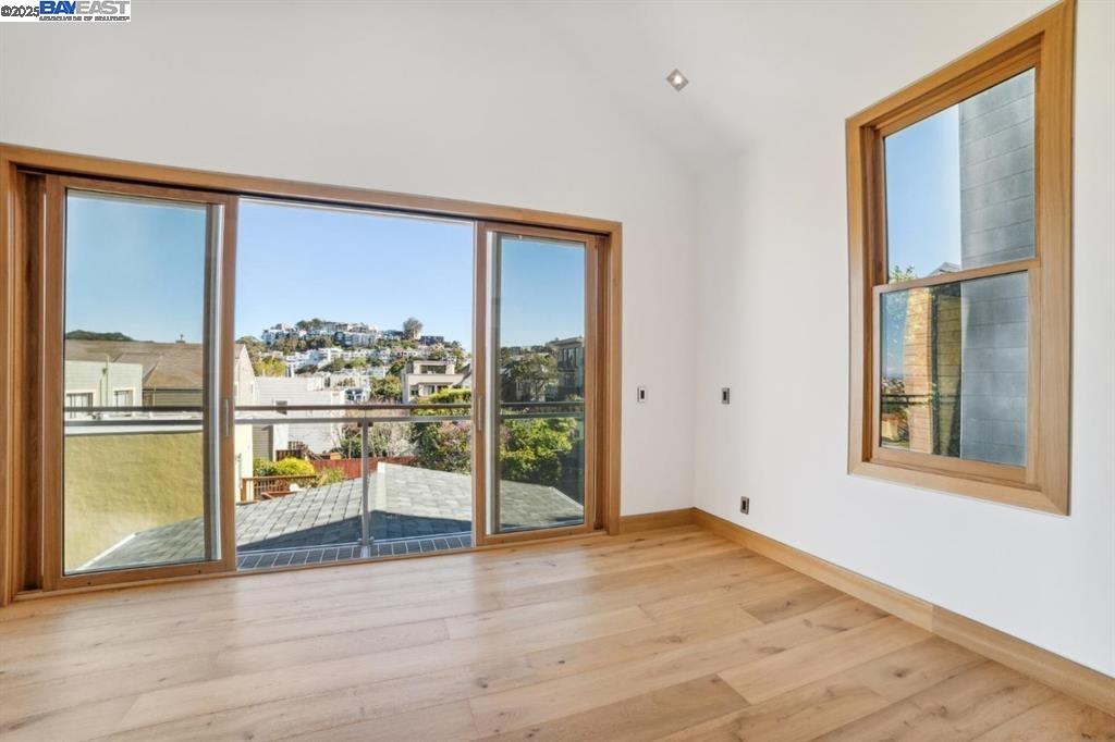 Detail Gallery Image 7 of 41 For 1208 Stanyan St, San Francisco,  CA 94117 - – Beds | – Baths