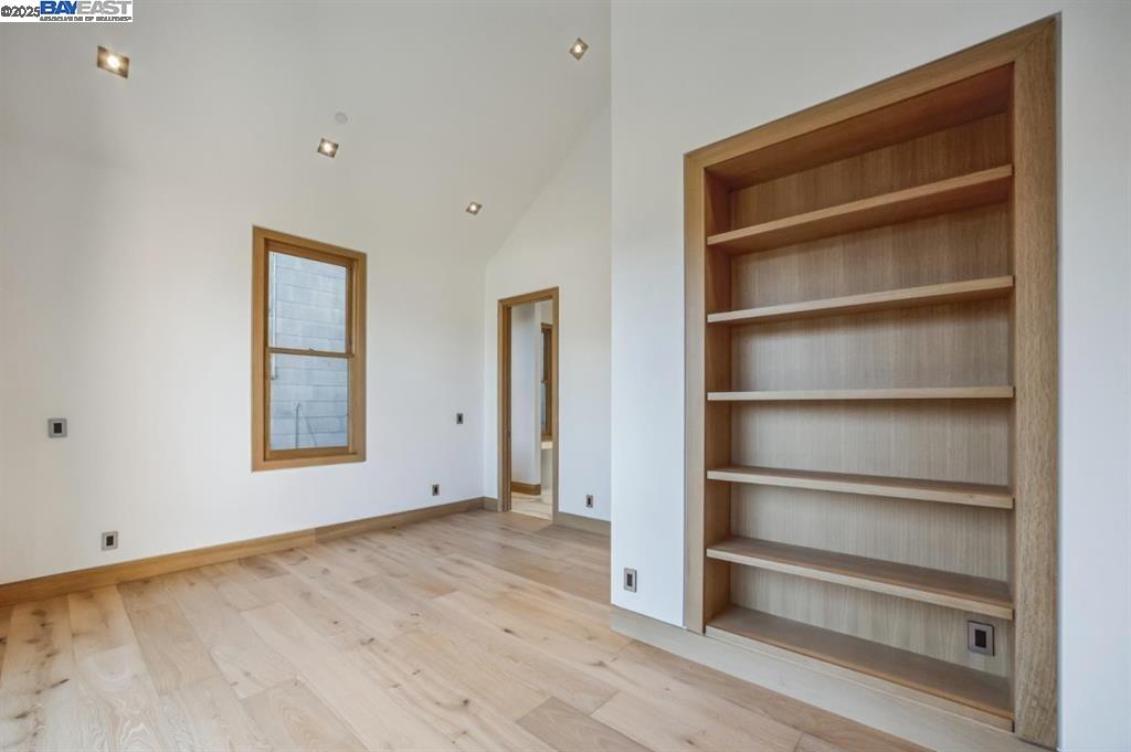 Detail Gallery Image 8 of 41 For 1208 Stanyan St, San Francisco,  CA 94117 - – Beds | – Baths