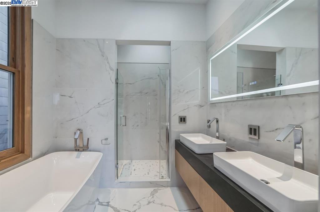 Detail Gallery Image 10 of 41 For 1208 Stanyan St, San Francisco,  CA 94117 - – Beds | – Baths
