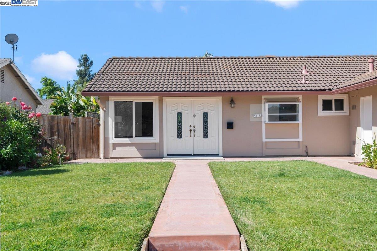 Detail Gallery Image 2 of 21 For 35173 Windermere Dr, Newark,  CA 94560 - 3 Beds | 1 Baths
