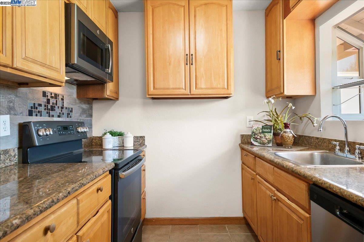 Detail Gallery Image 10 of 21 For 35173 Windermere Dr, Newark,  CA 94560 - 3 Beds | 1 Baths