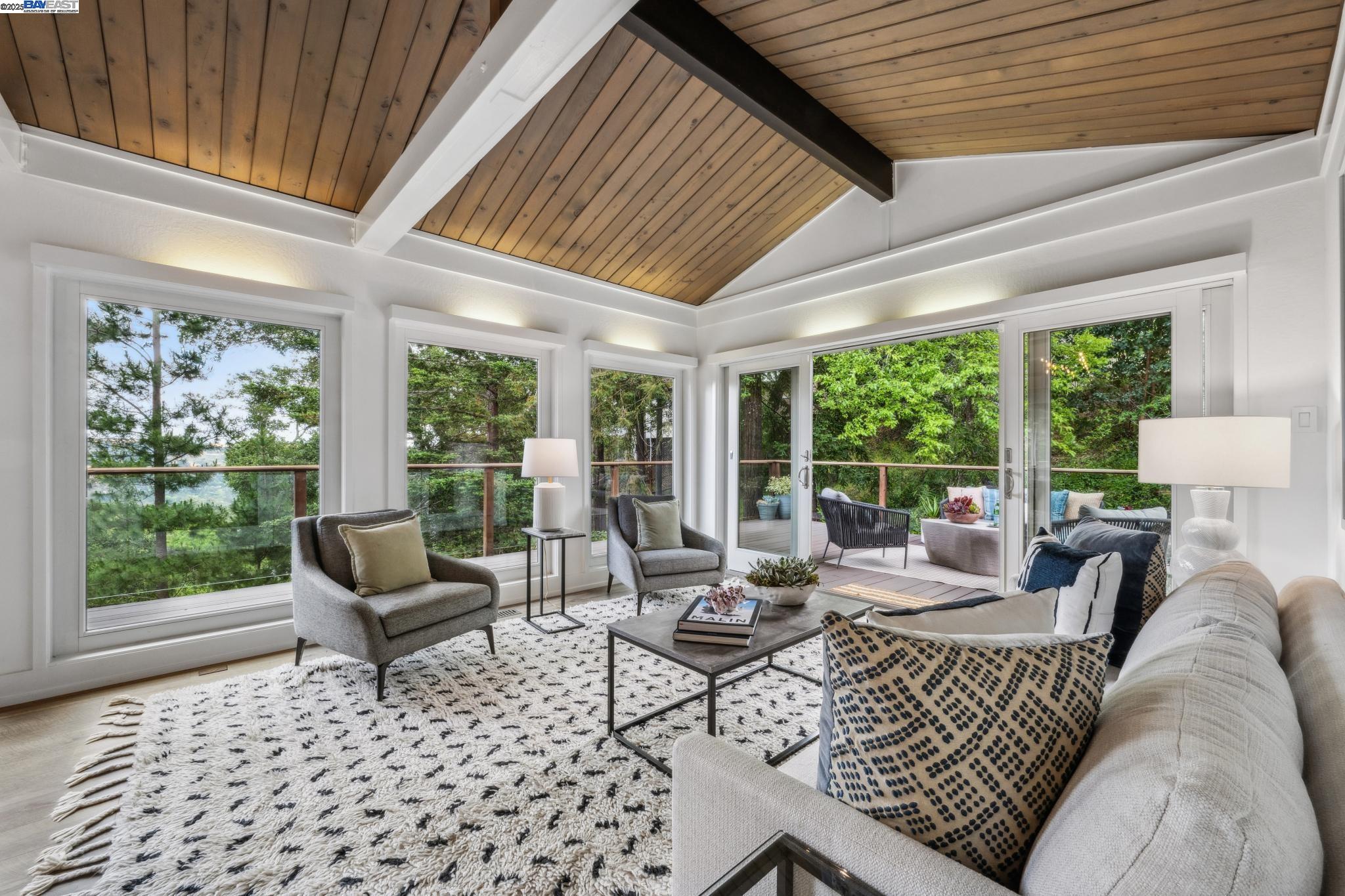 Detail Gallery Image 11 of 60 For 589 Tahos Road, Orinda,  CA 94563 - 4 Beds | 2/1 Baths