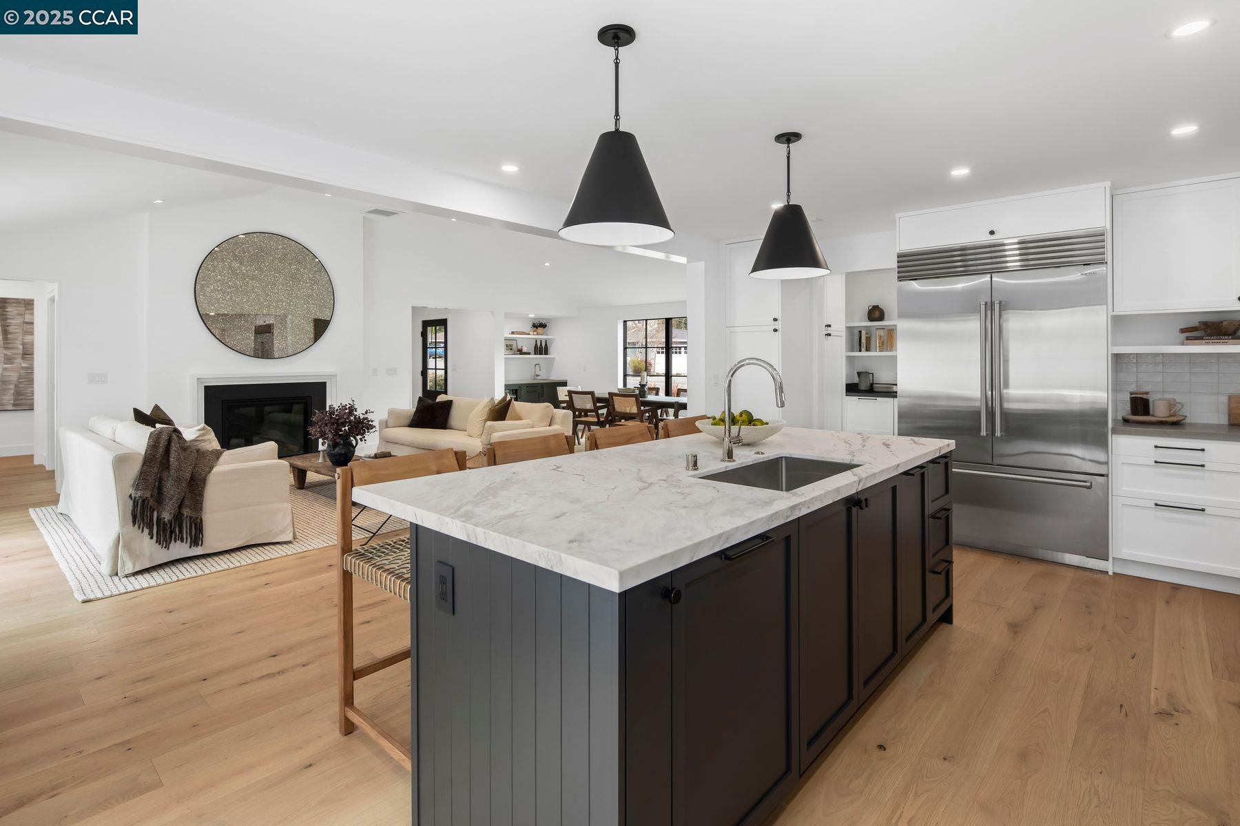 Detail Gallery Image 12 of 38 For 181 Lombardy Lane, Orinda,  CA 94563-1125 - 5 Beds | 4/1 Baths