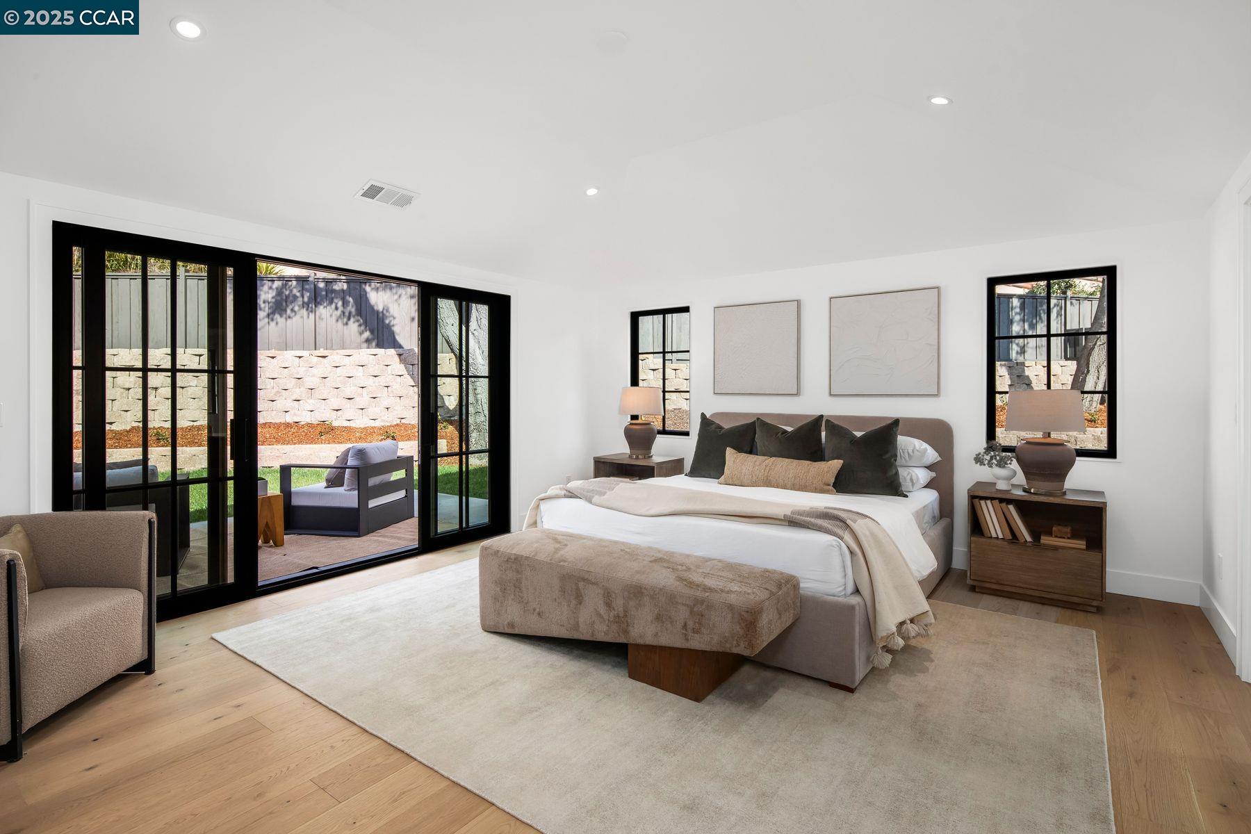 Detail Gallery Image 15 of 38 For 181 Lombardy Lane, Orinda,  CA 94563-1125 - 5 Beds | 4/1 Baths