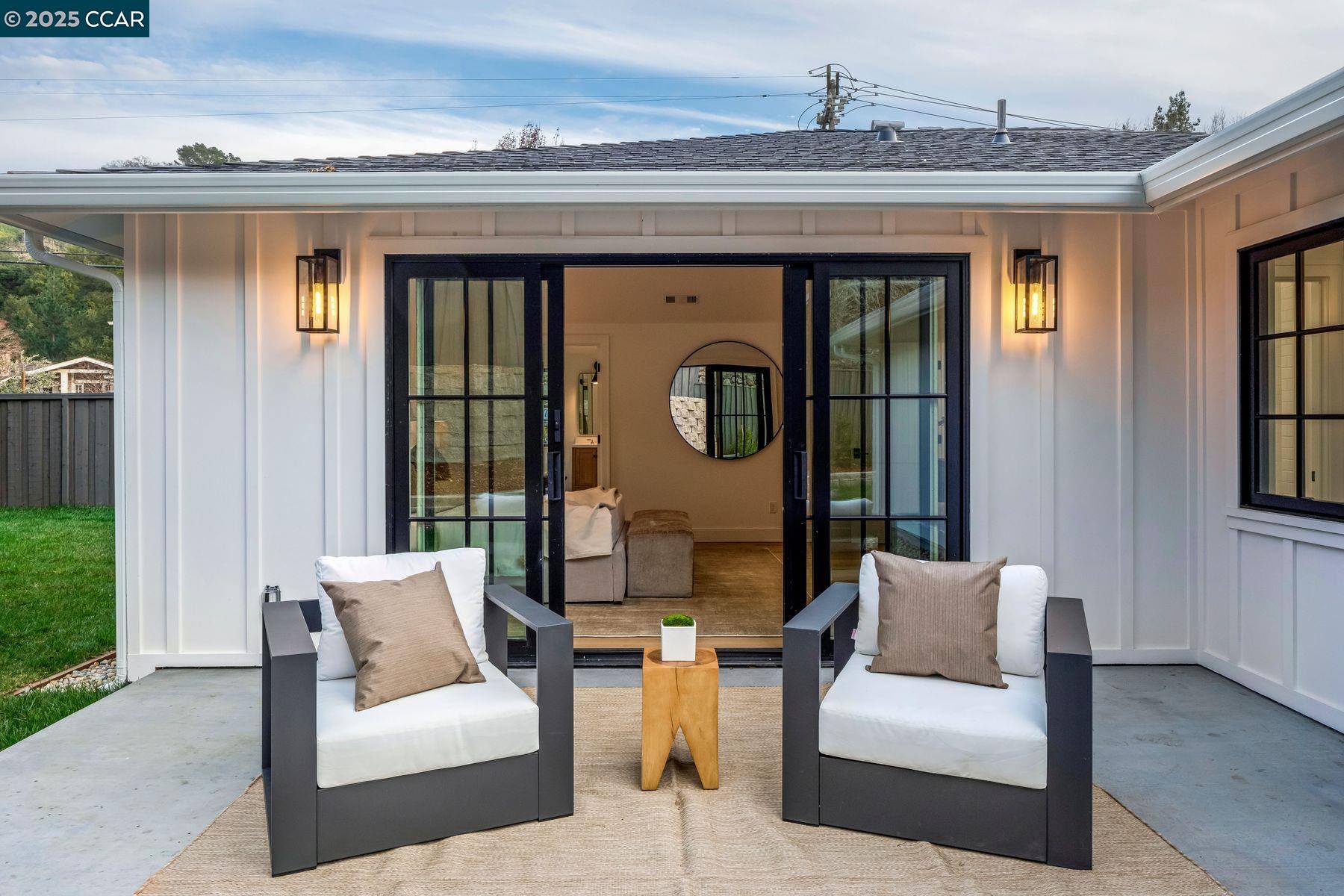 Detail Gallery Image 16 of 38 For 181 Lombardy Lane, Orinda,  CA 94563-1125 - 5 Beds | 4/1 Baths