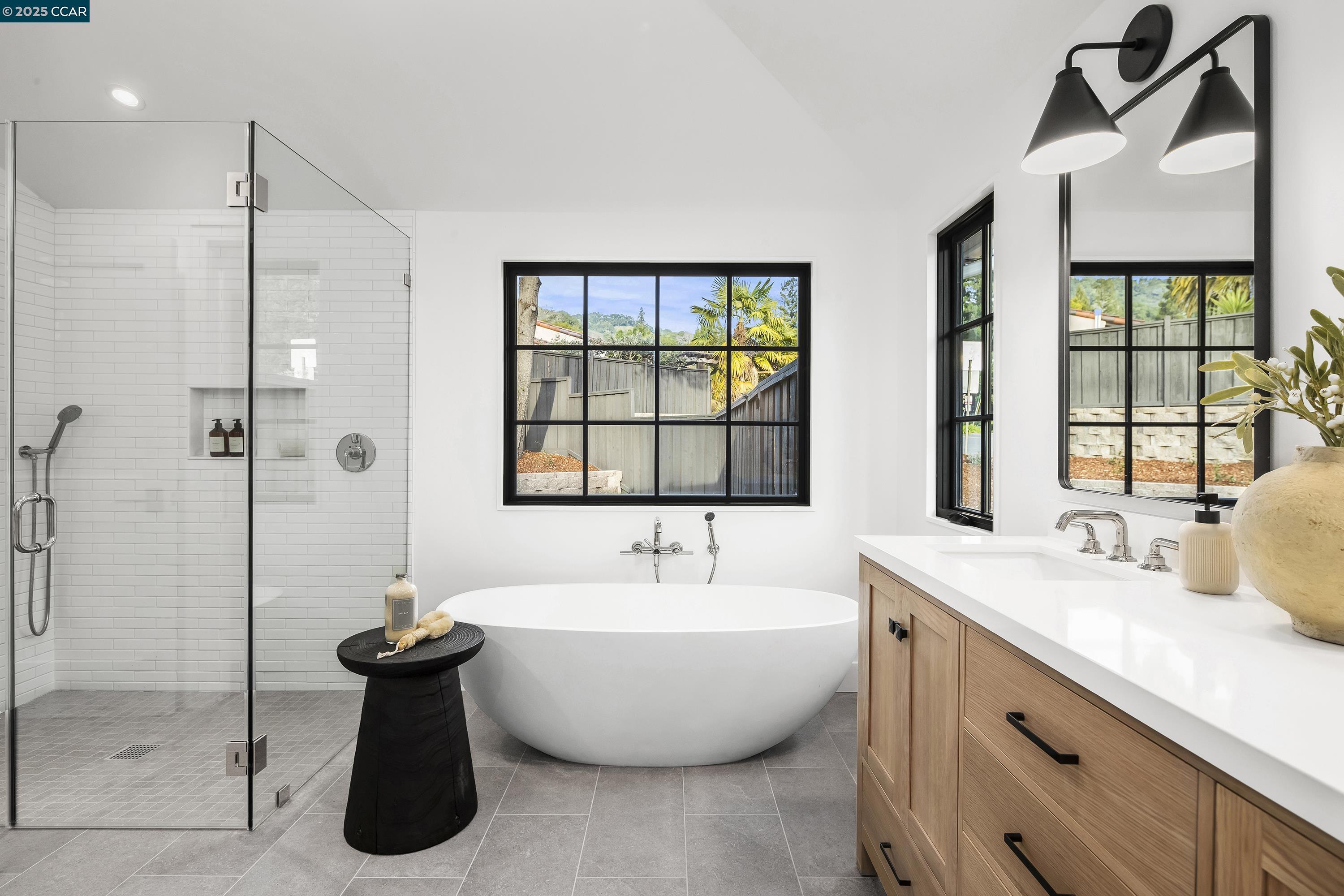 Detail Gallery Image 17 of 38 For 181 Lombardy Lane, Orinda,  CA 94563-1125 - 5 Beds | 4/1 Baths