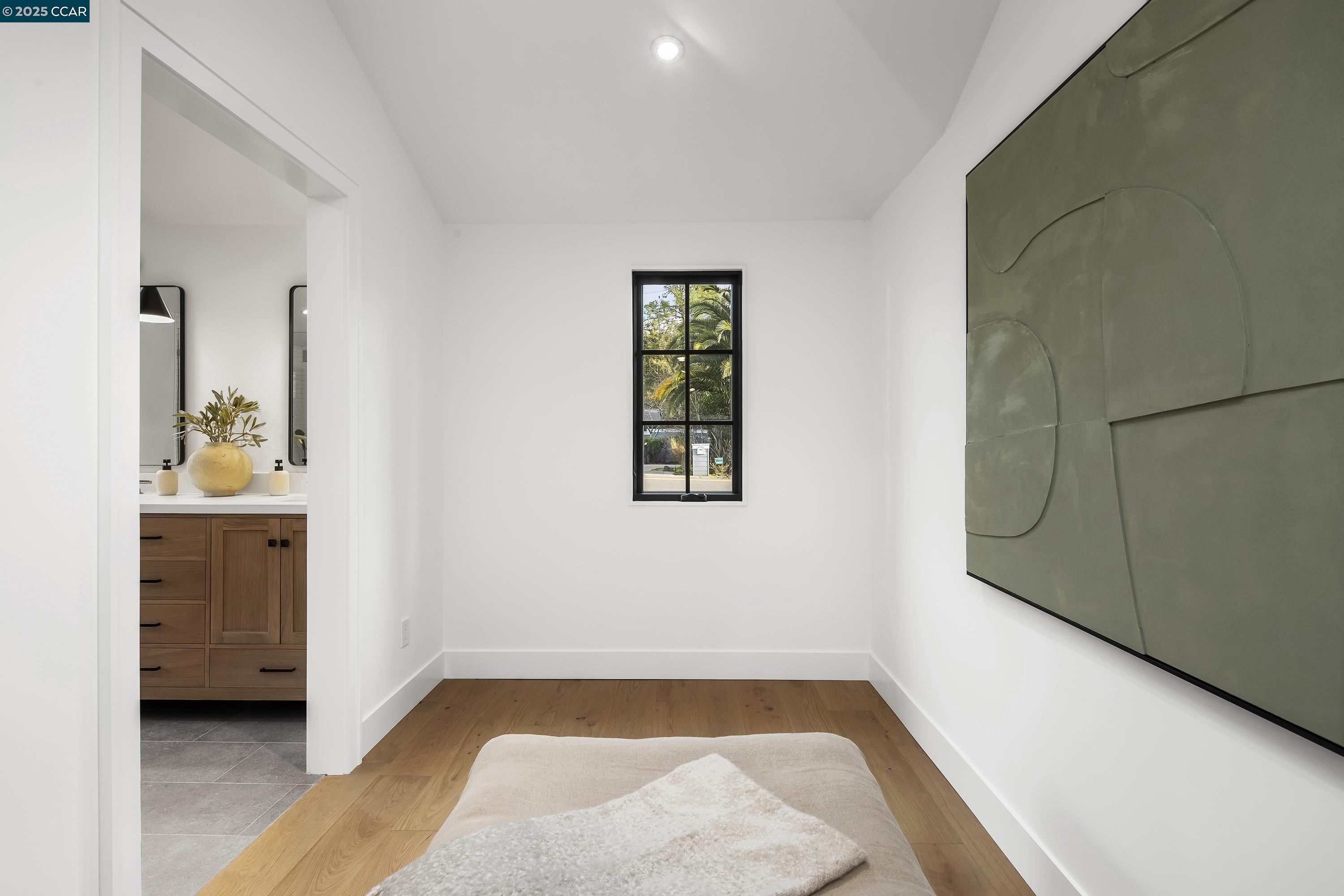 Detail Gallery Image 20 of 38 For 181 Lombardy Lane, Orinda,  CA 94563-1125 - 5 Beds | 4/1 Baths